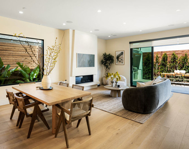 1008 S Bundy Drive - Photo Thumbnail 8
