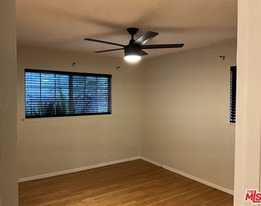 2963 Glencrest Street - Photo Thumbnail 8