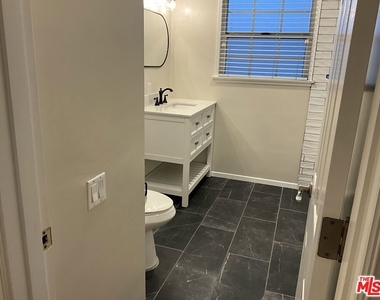 2963 Glencrest Street - Photo Thumbnail 6