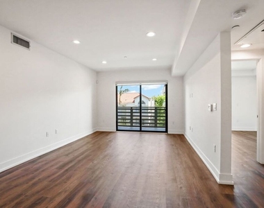 807 Hudson - Photo Thumbnail 5