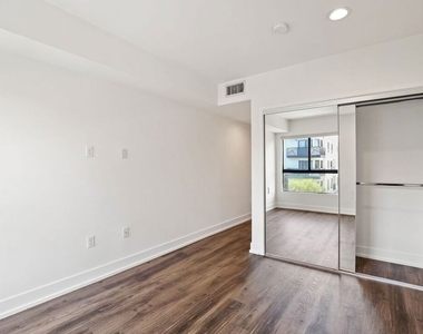 807 Hudson - Photo Thumbnail 10