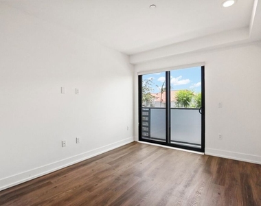 807 Hudson - Photo Thumbnail 6