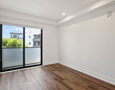 807 Hudson - Photo Thumbnail 9