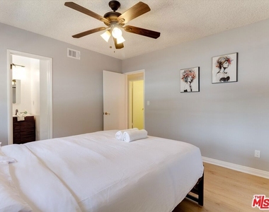 17100 Barneston Street - Photo Thumbnail 23