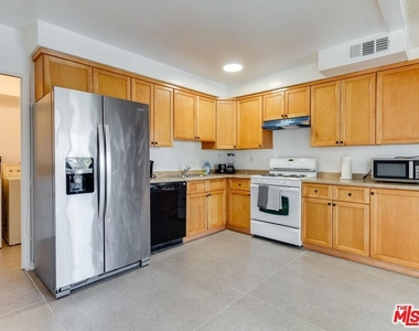 17100 Barneston Street - Photo Thumbnail 11