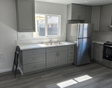 1037 E 50th Street - Photo Thumbnail 9
