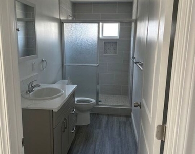 1037 E 50th Street - Photo Thumbnail 5