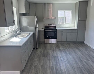 1037 E 50th Street - Photo Thumbnail 11