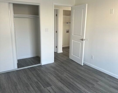 1037 E 50th Street - Photo Thumbnail 6