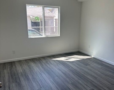 1037 E 50th Street - Photo Thumbnail 8