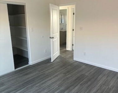 1037 E 50th Street - Photo Thumbnail 7