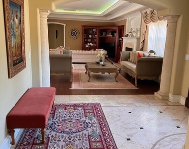 11570 W Sunset Boulevard - Photo Thumbnail 2