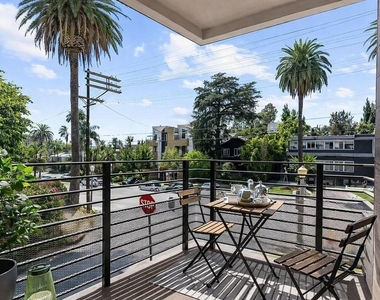 2115 1/2 Beachwood Terrace - Photo Thumbnail 3