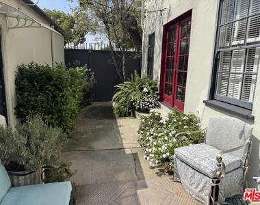 5717 W 2nd Street - Photo Thumbnail 9