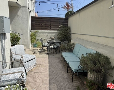 5717 W 2nd Street - Photo Thumbnail 10