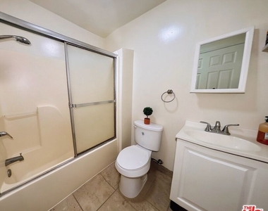 4343 W 4th Street - Photo Thumbnail 1