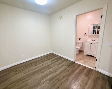 4343 W 4th Street - Photo Thumbnail 2