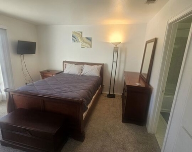 506 S Grevillea Avenue - Photo Thumbnail 8