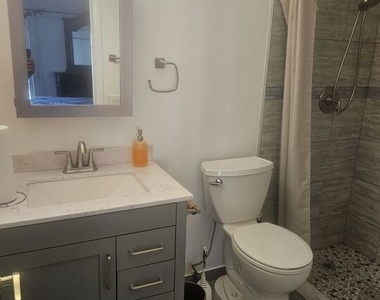 506 S Grevillea Avenue - Photo Thumbnail 12