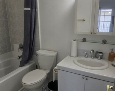 506 S Grevillea Avenue - Photo Thumbnail 10