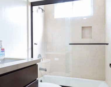 13902 Valley Vista - Photo Thumbnail 7