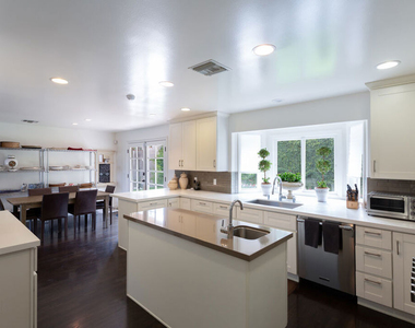 13902 Valley Vista - Photo Thumbnail 4