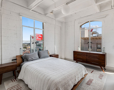 6253 Hollywood Boulevard - Photo Thumbnail 24