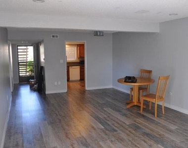 6808 Hyde Park Drive - Photo Thumbnail 3