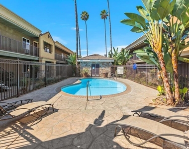 800 N Mollison - Photo Thumbnail 11