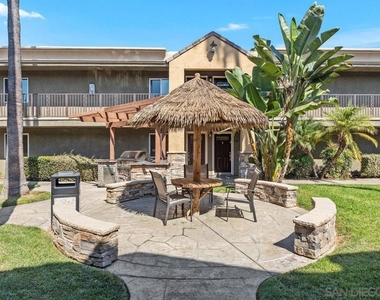 800 N Mollison - Photo Thumbnail 14