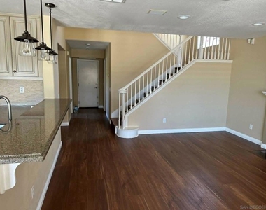 2552 Valley Waters Ct - Photo Thumbnail 12