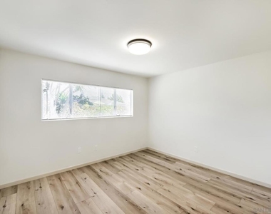 6095 Agee St - Photo Thumbnail 8