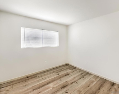 6095 Agee St - Photo Thumbnail 12