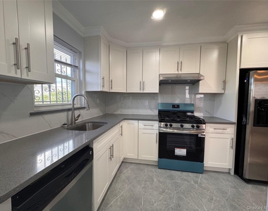 14749 28th Avenue - Photo Thumbnail 2