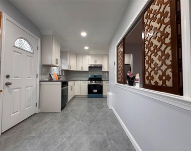 14749 28th Avenue - Photo Thumbnail 18