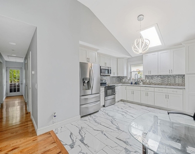 413 Glen Drive - Photo Thumbnail 2