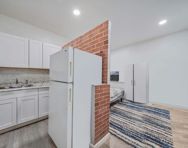 413 Glen Drive - Photo Thumbnail 3