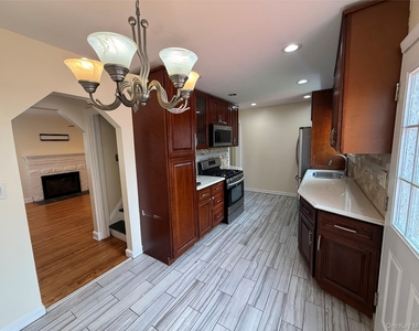 730 Cottage St - Photo Thumbnail 7