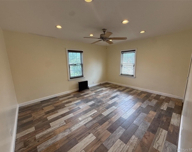 730 Cottage St - Photo Thumbnail 10