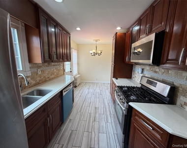 730 Cottage St - Photo Thumbnail 6