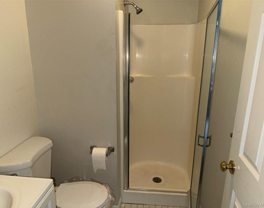 1404 Brentwood Drive - Photo Thumbnail 5