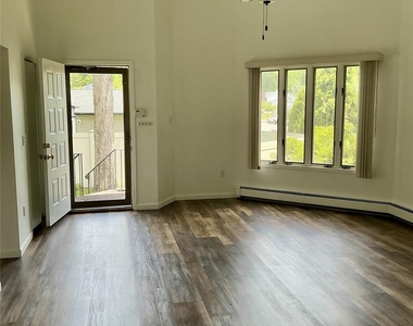 31 Cottage Drive - Photo Thumbnail 3
