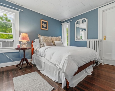 108 Hooker Avenue - Photo Thumbnail 28