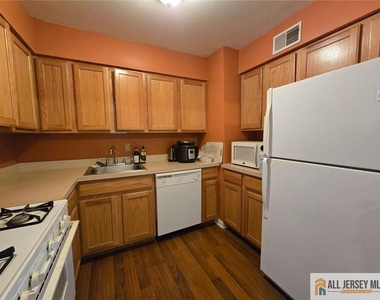 138 Orlando Street - Photo Thumbnail 6