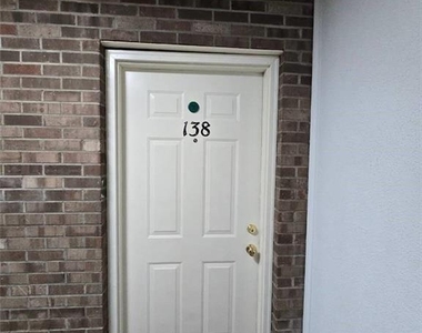 138 Orlando Street - Photo Thumbnail 2