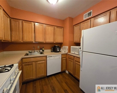 138 Orlando Street - Photo Thumbnail 7