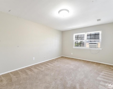 204 College Drive - Photo Thumbnail 10