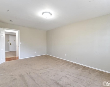 204 College Drive - Photo Thumbnail 12