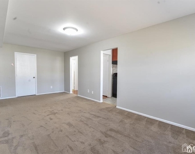 204 College Drive - Photo Thumbnail 7