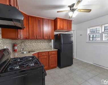 204 College Drive - Photo Thumbnail 2